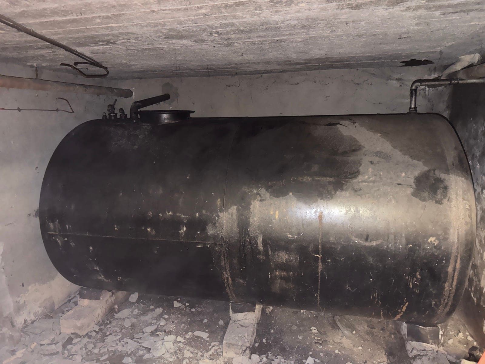 Dépose de cuve métallique en cave